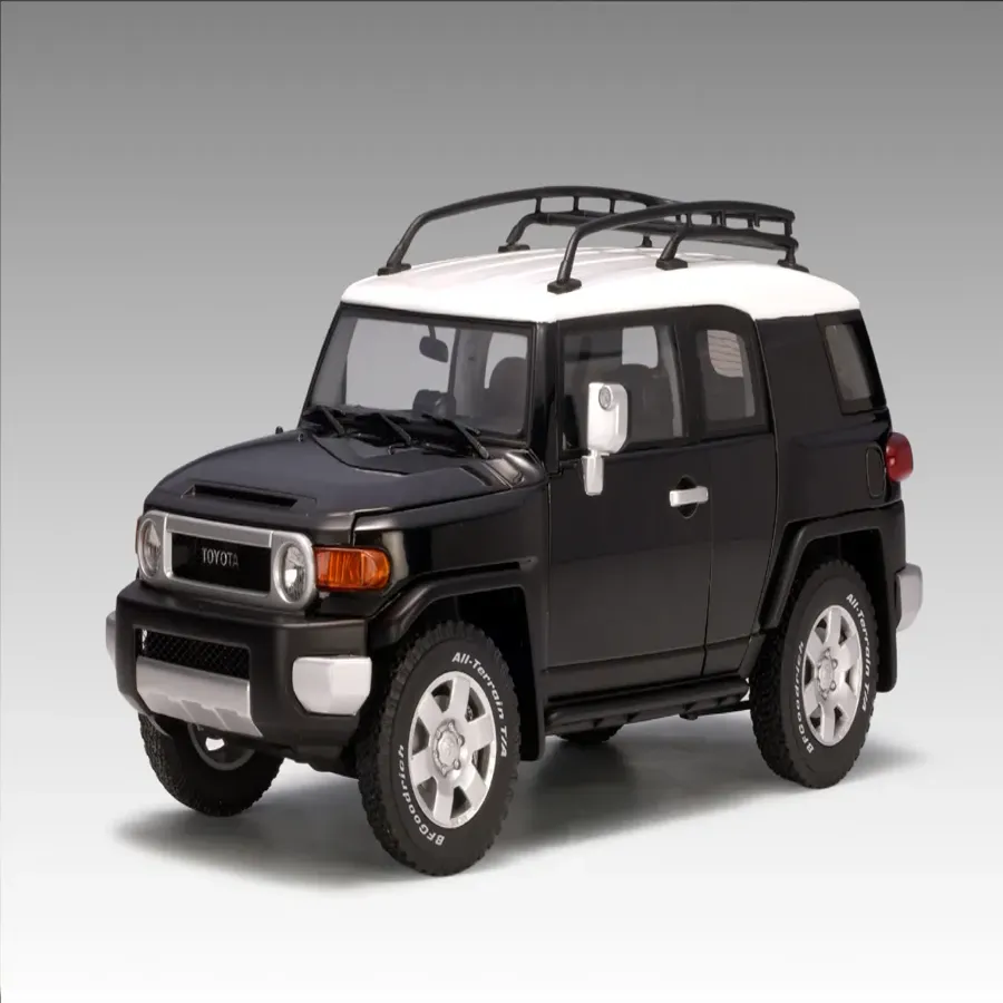 Toyota FJ Cruiser, Black in 1:18 Scale